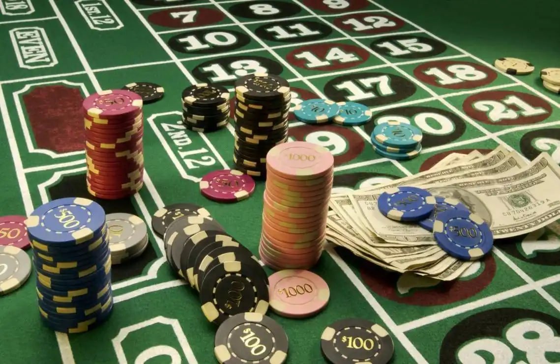 Filipino players enjoying live casino games on 747 casino platform